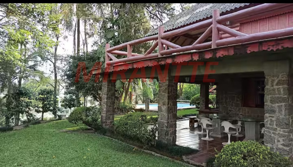 Sobrado de 700m² com 4 quartos em Tremembe