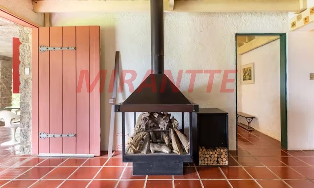 Sobrado de 700m² com 4 quartos em Tremembe