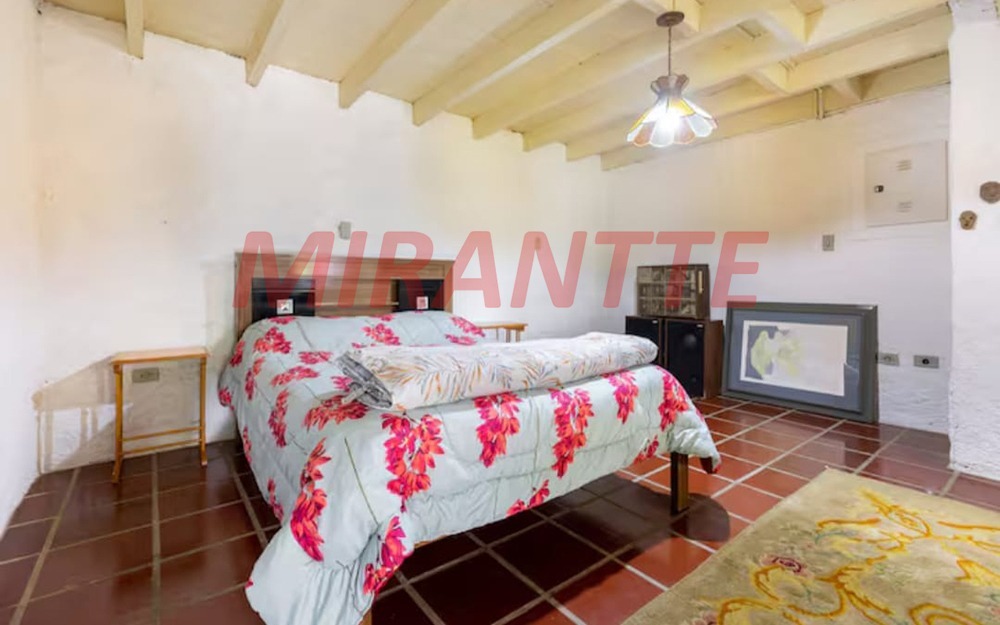 Sobrado de 700m² com 4 quartos em Tremembe