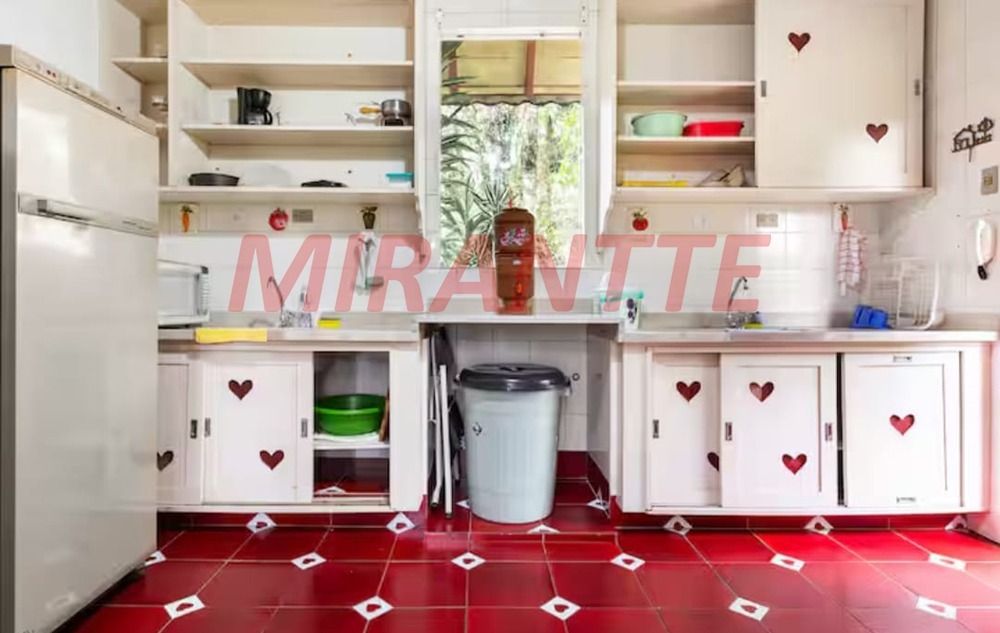 Sobrado de 700m² com 4 quartos em Tremembe