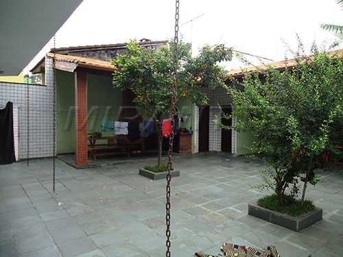 Sobrado de 249m² com 4 quartos em Jardim Guapíra