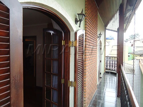 Sobrado de 249m² com 4 quartos em Jardim Guapíra