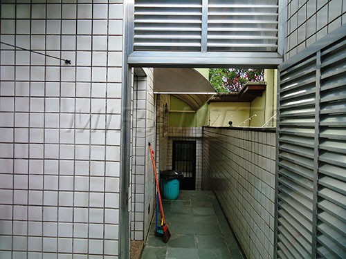 Sobrado de 249m² com 4 quartos em Jardim Guapíra