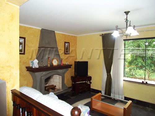 Sobrado de 249m² com 4 quartos em Jardim Guapíra