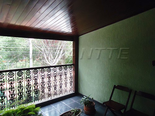 Sobrado de 249m² com 4 quartos em Jardim Guapíra