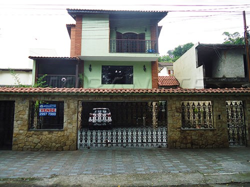 Sobrado de 249m² com 4 quartos em Jardim Guapíra