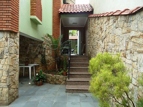 Sobrado de 249m² com 4 quartos em Jardim Guapíra