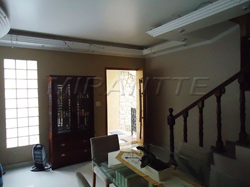 Sobrado de 249m² com 4 quartos em Jardim Guapíra