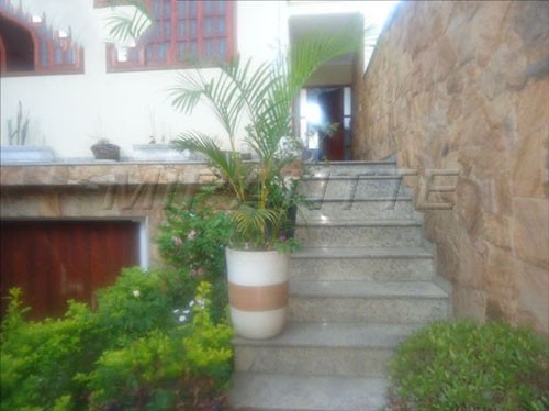 Sobrado de 195m² com 3 quartos em Vila Gustavo