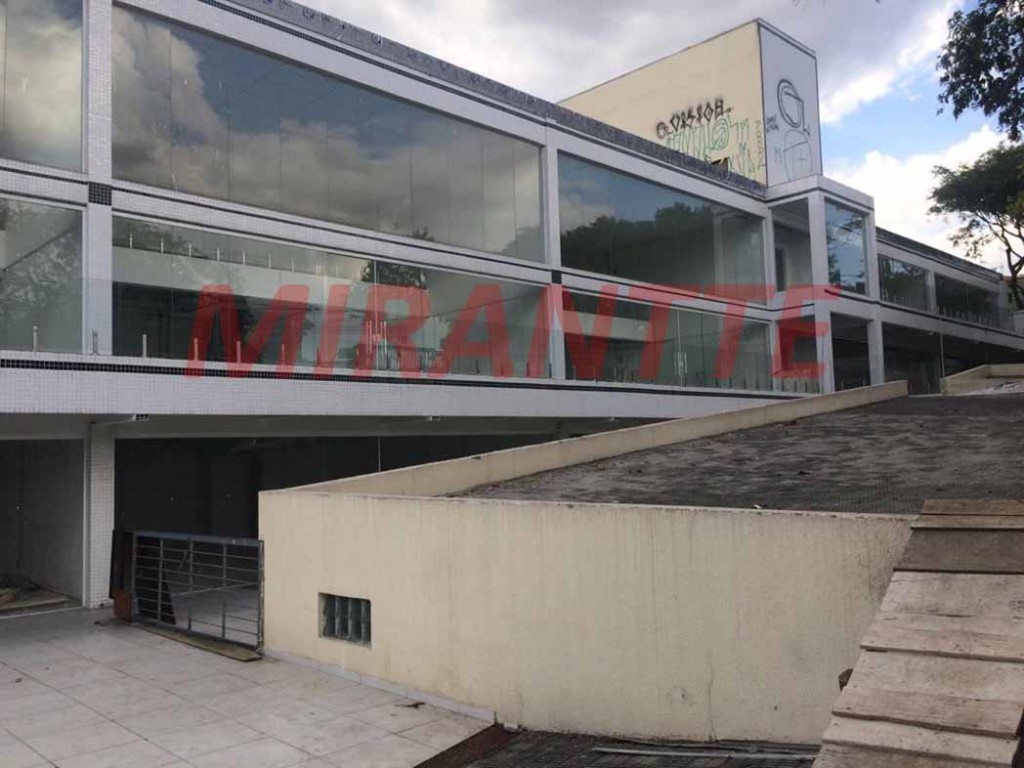 Comercial de 2300m² em Parada Inglesa