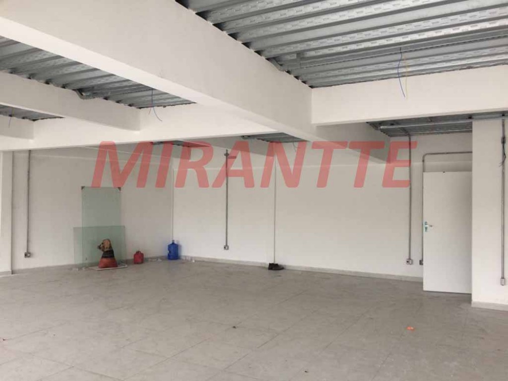 Comercial de 2300m² em Parada Inglesa
