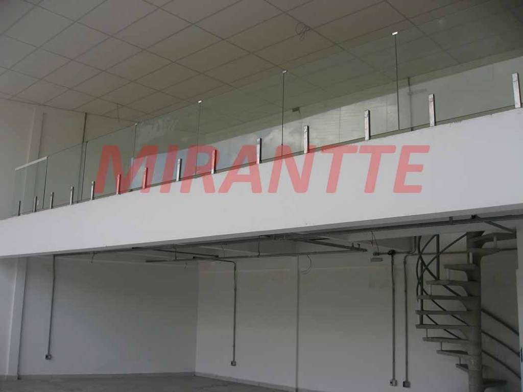 Comercial de 2300m² em Parada Inglesa