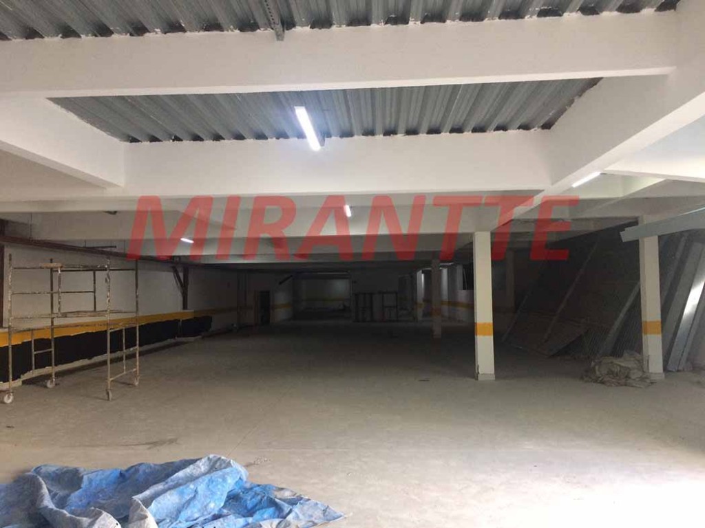 Comercial de 2300m² em Parada Inglesa