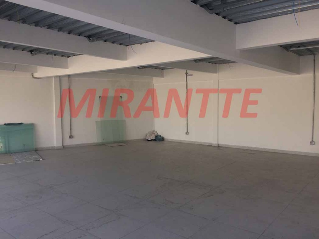 Comercial de 2300m² em Parada Inglesa