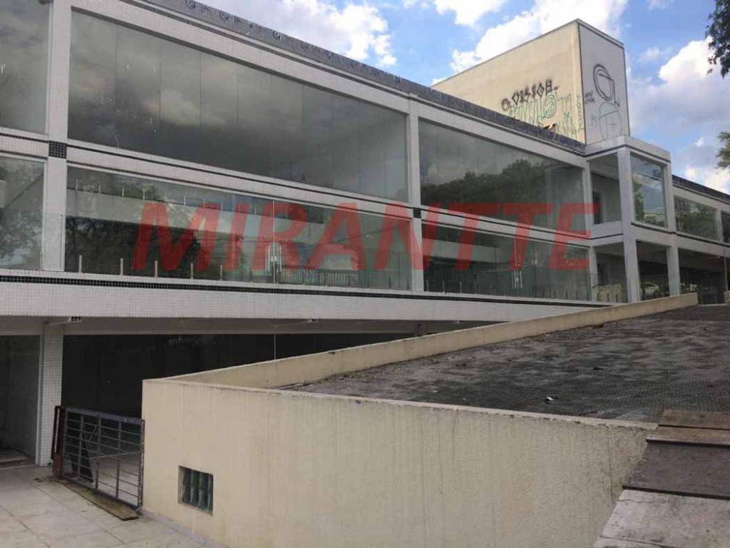 Comercial de 2300m² em Parada Inglesa