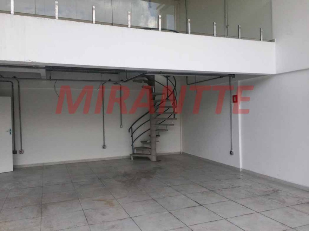 Comercial de 2300m² em Parada Inglesa
