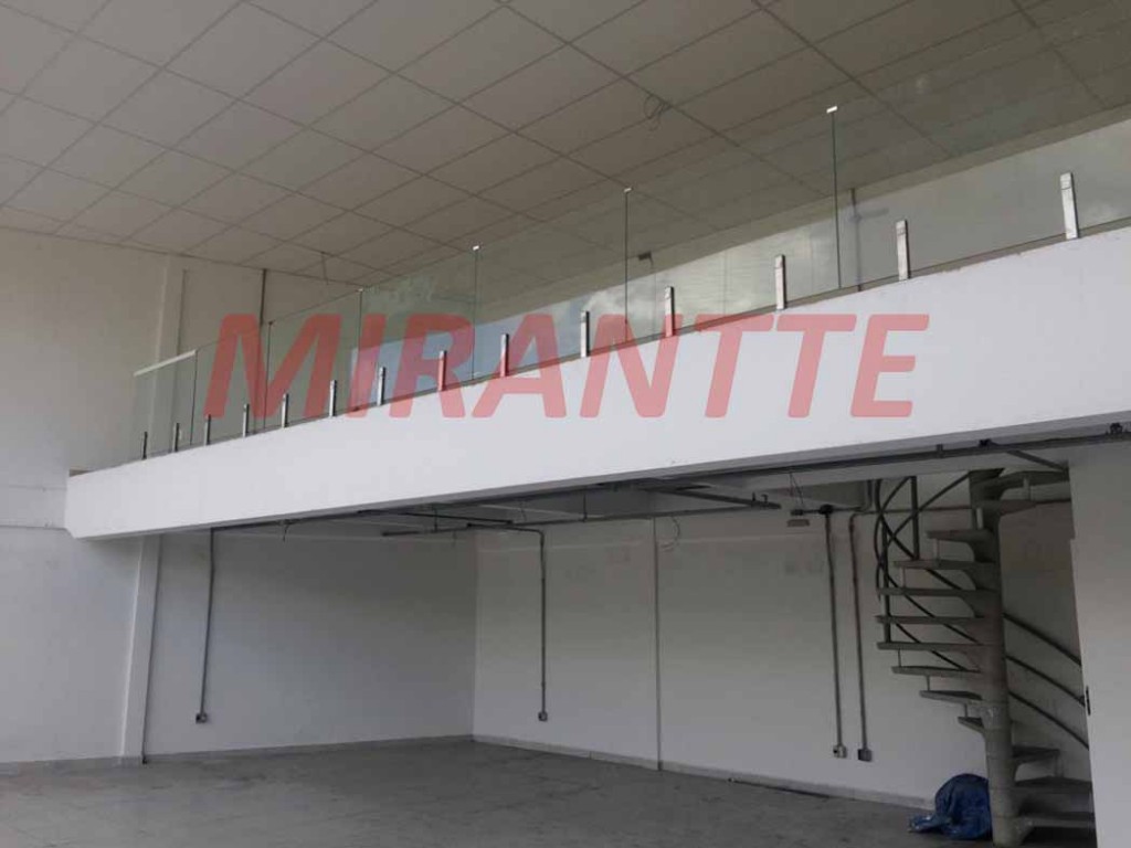 Comercial de 2300m² em Parada Inglesa