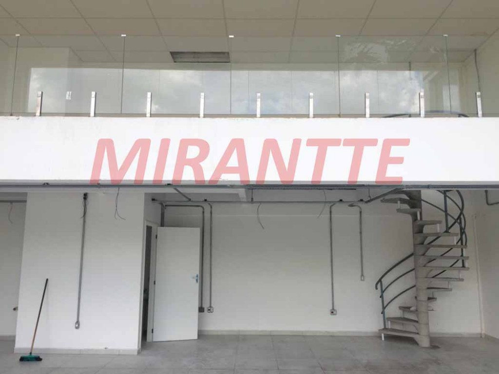 Comercial de 2300m² em Parada Inglesa