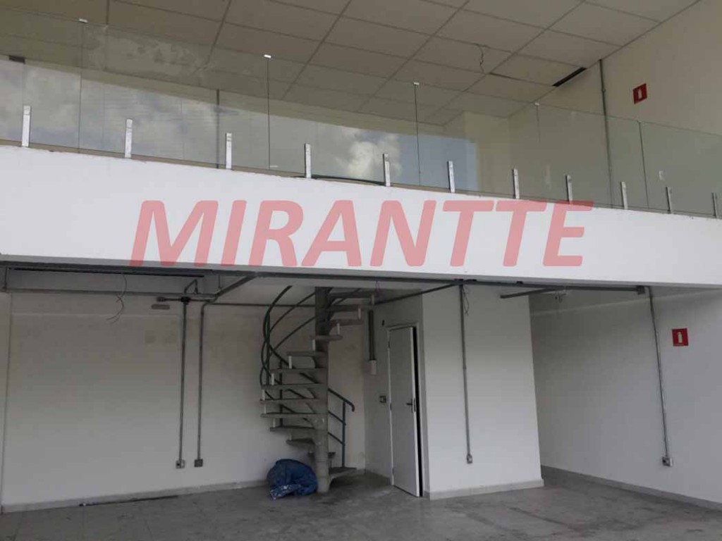 Comercial de 2300m² em Parada Inglesa