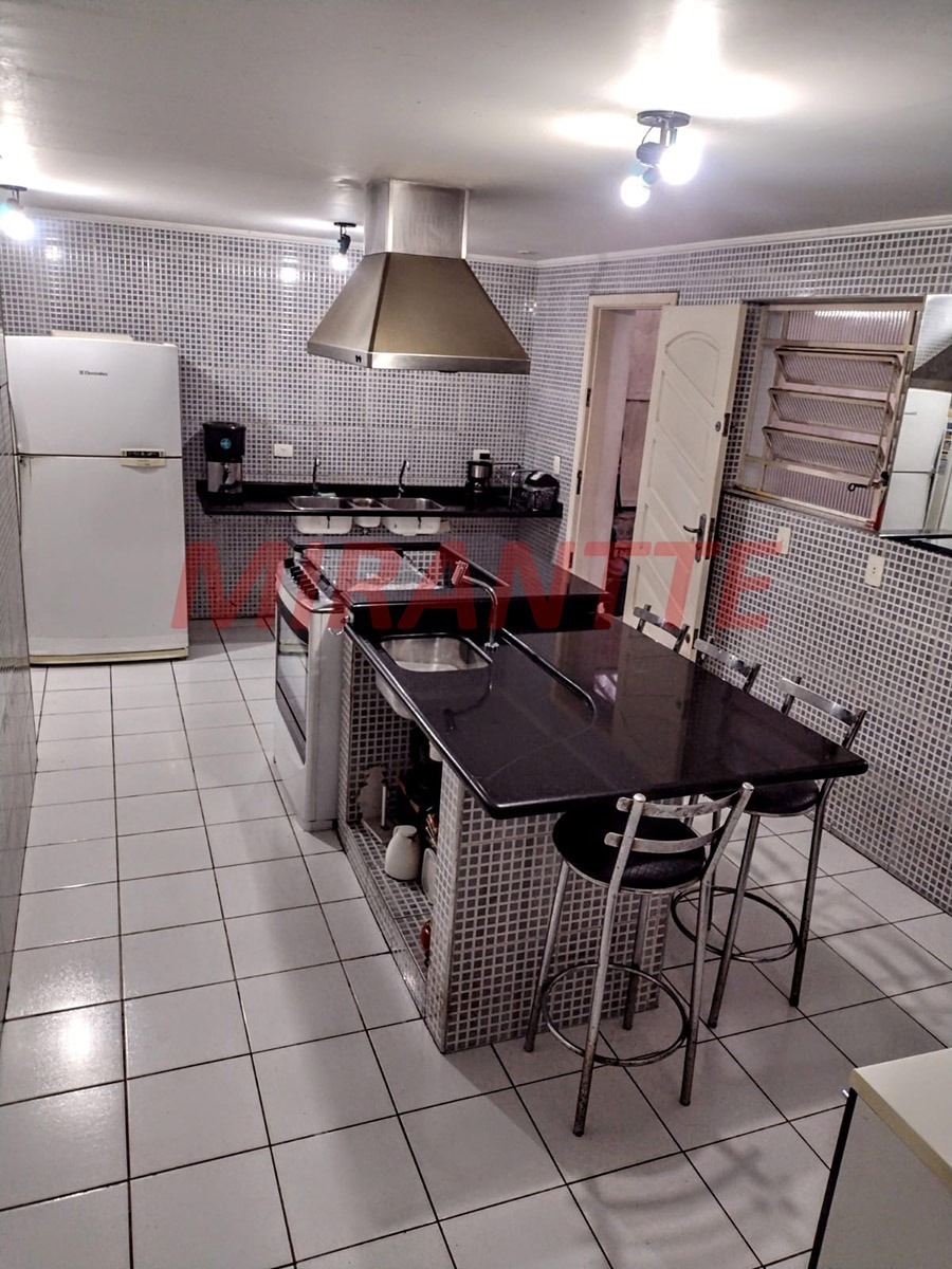 Sobrado de 300m² com 4 quartos em Jardim Virginia Bianca