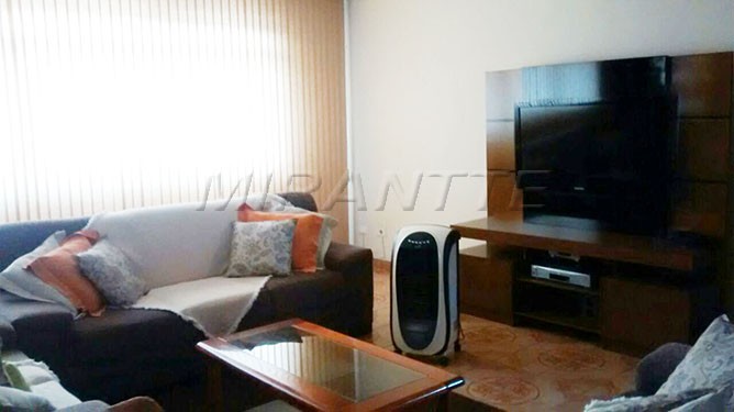 Comercial de 550m² com 6 quartos em Imirim