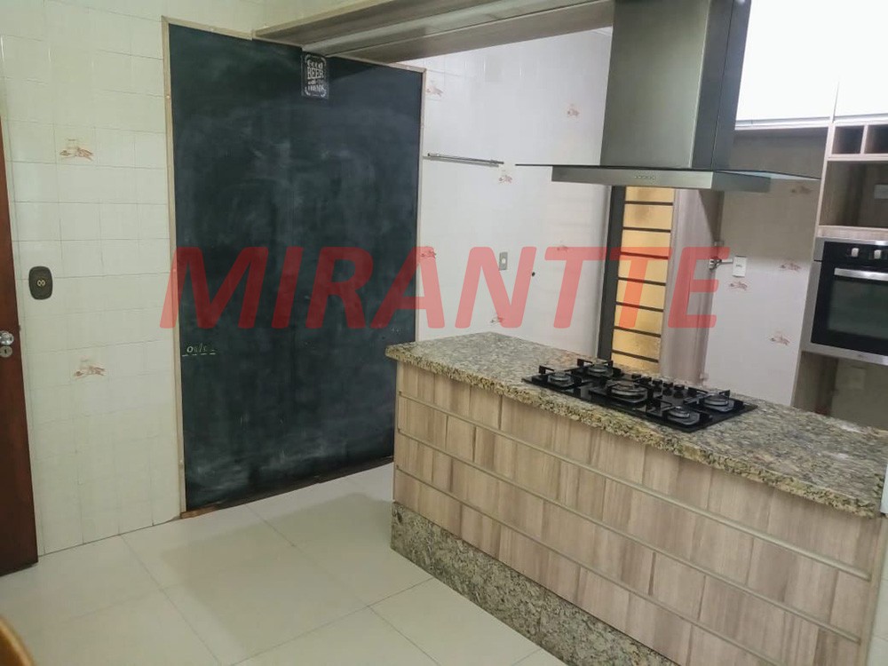 Sobrado de 180m² com 4 quartos em Santa Teresinha