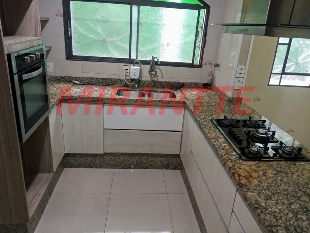 Sobrado de 180m² com 4 quartos em Santa Teresinha