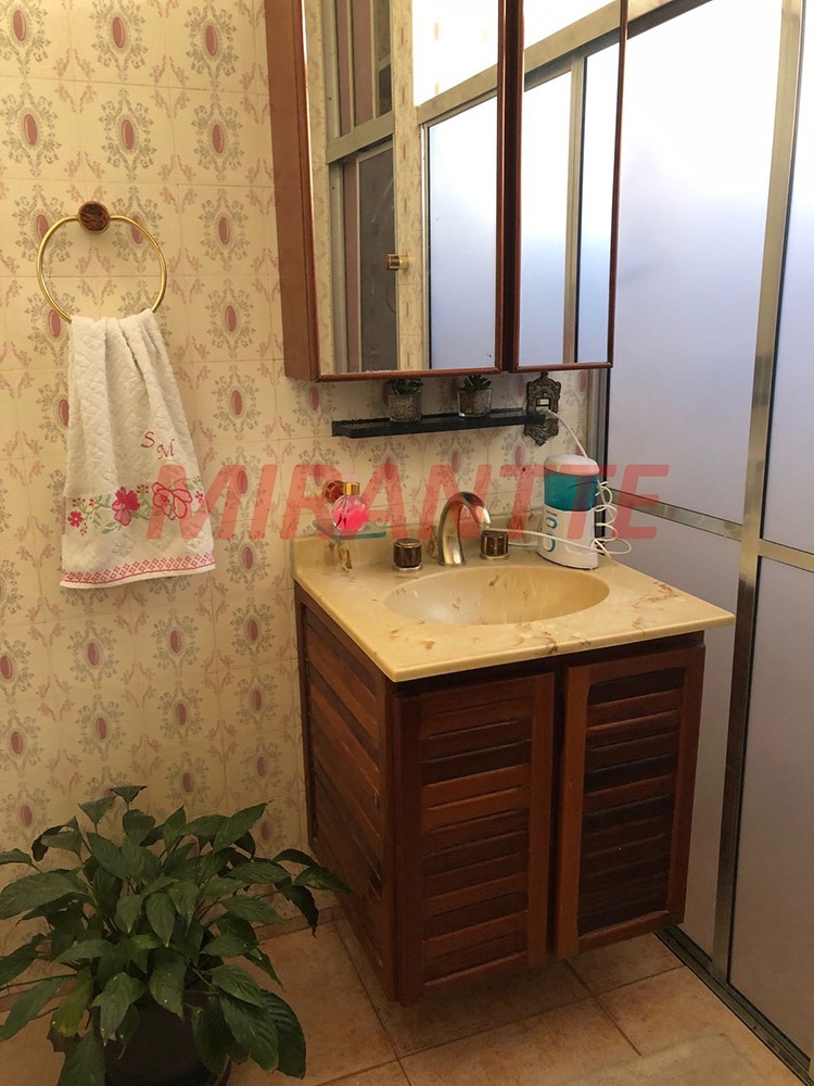 Sobrado de 275m² com 4 quartos em Água Fria
