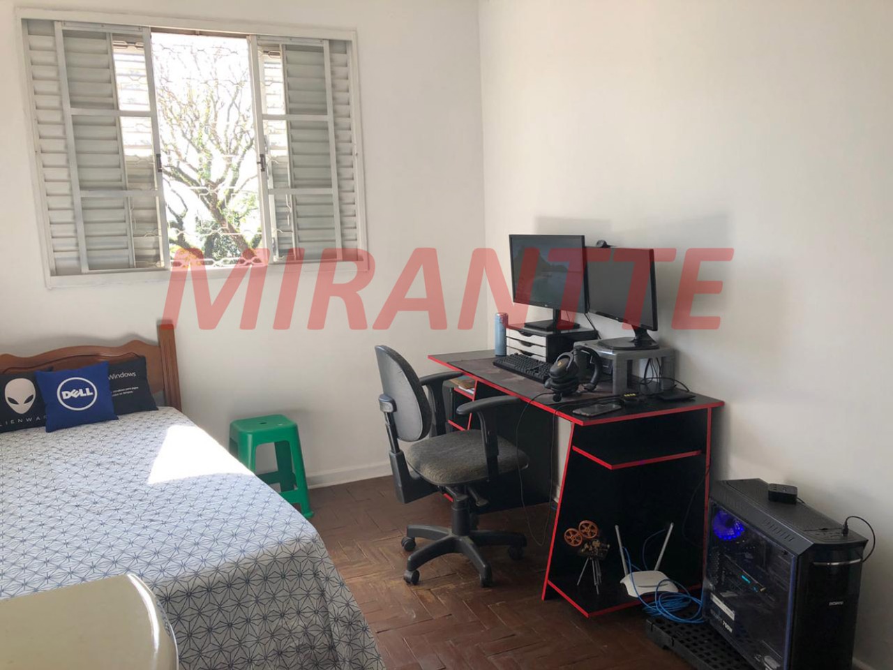 Sobrado de 275m² com 4 quartos em Água Fria