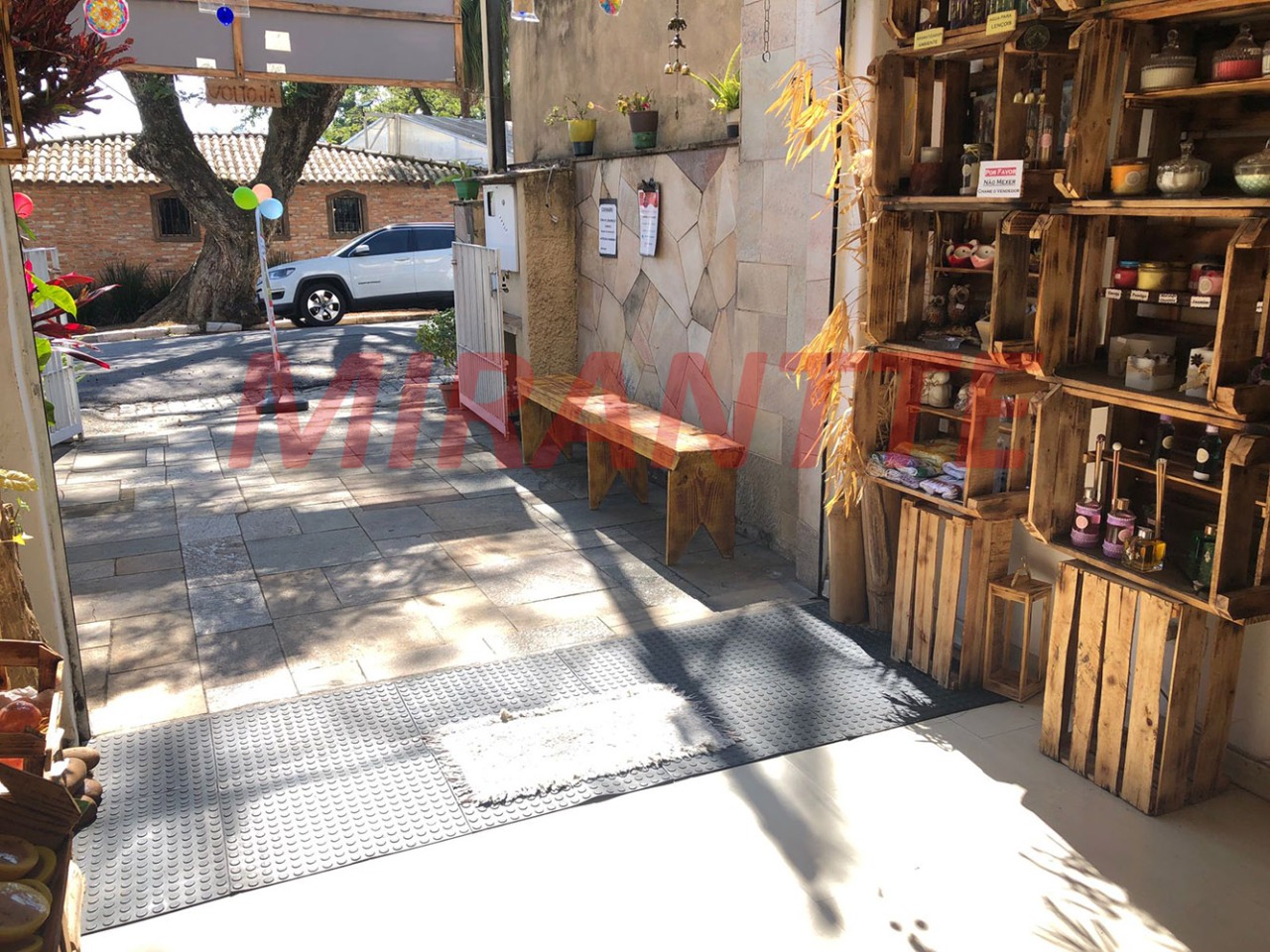 Sobrado de 275m² com 4 quartos em Água Fria