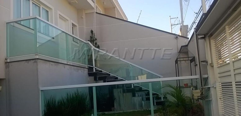 Sobrado de 190m² com 3 quartos em Vila Mazzei