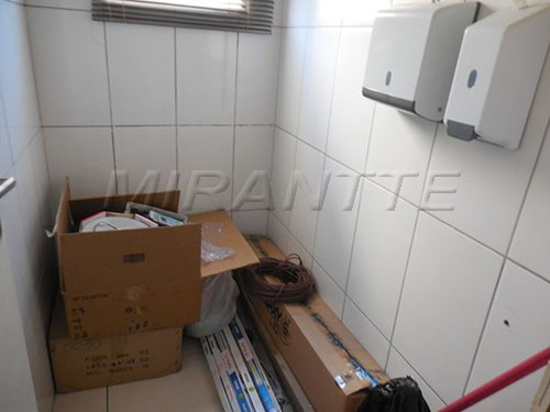 Comercial de 608m² em Imirim