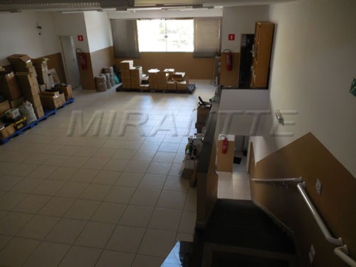 Comercial de 608m² em Imirim