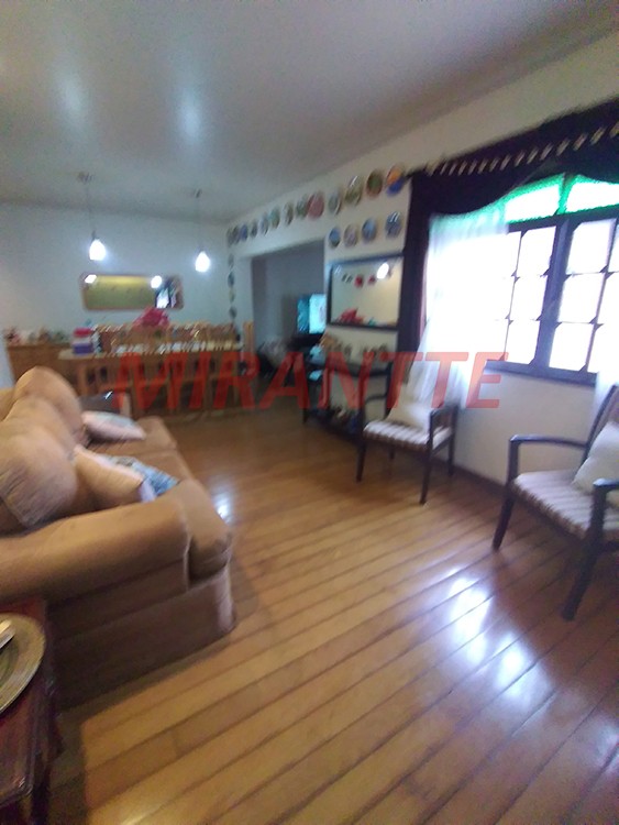 Sobrado de 215m² com 4 quartos em Santa Terezinha