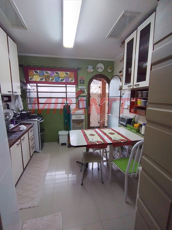 Sobrado de 215m² com 4 quartos em Santa Terezinha