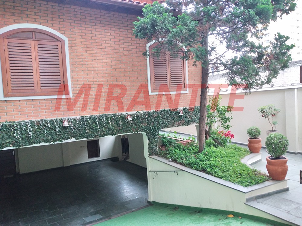Sobrado de 215m² com 4 quartos em Santa Terezinha