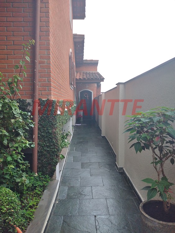 Sobrado de 215m² com 4 quartos em Santa Terezinha