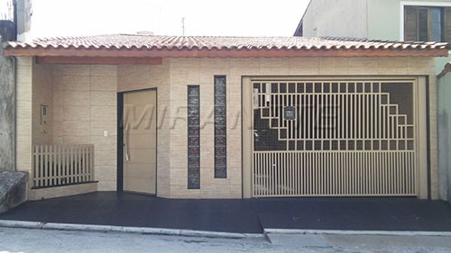 Casa terrea com 2 quartos em Jardim das Rosas