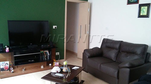 Casa terrea com 2 quartos em Jardim das Rosas