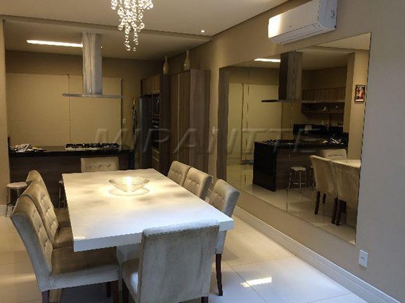 Sobrado de 2014m² com 3 quartos em Vila Carbone