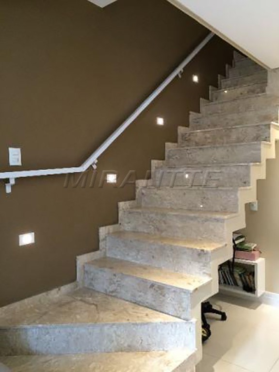 Sobrado de 2014m² com 3 quartos em Vila Carbone