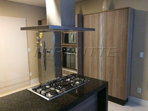 Sobrado de 2014m² com 3 quartos em Vila Carbone