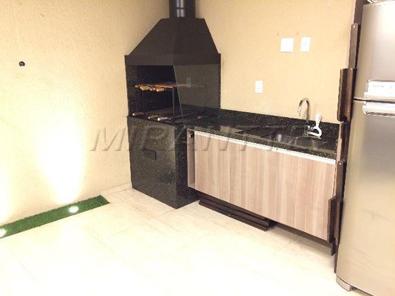Sobrado de 2014m² com 3 quartos em Vila Carbone