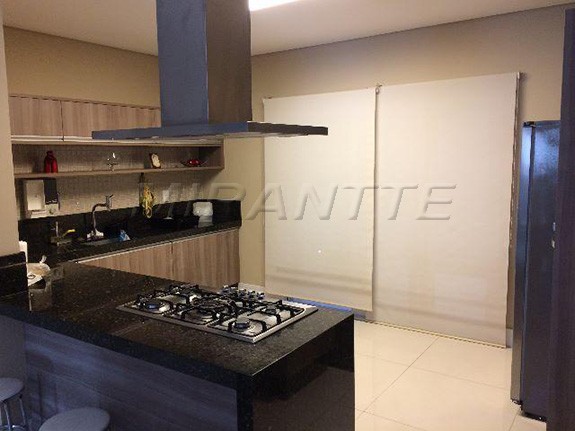 Sobrado de 2014m² com 3 quartos em Vila Carbone