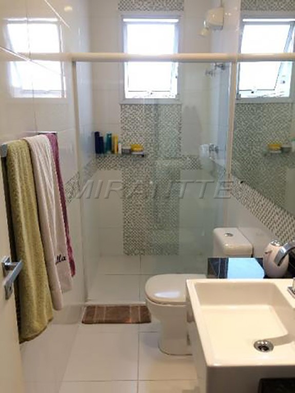 Sobrado de 2014m² com 3 quartos em Vila Carbone