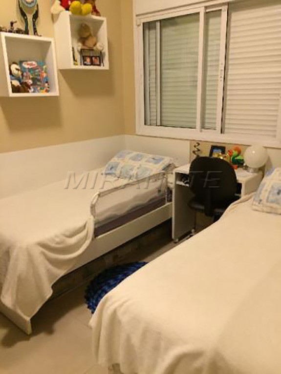 Sobrado de 2014m² com 3 quartos em Vila Carbone