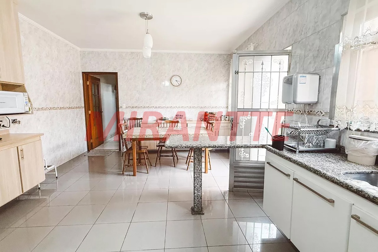 Sobrado de 230m² com 4 quartos em Imirim