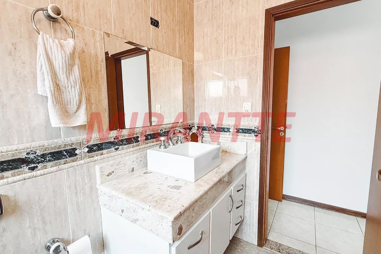 Sobrado de 230m² com 4 quartos em Imirim