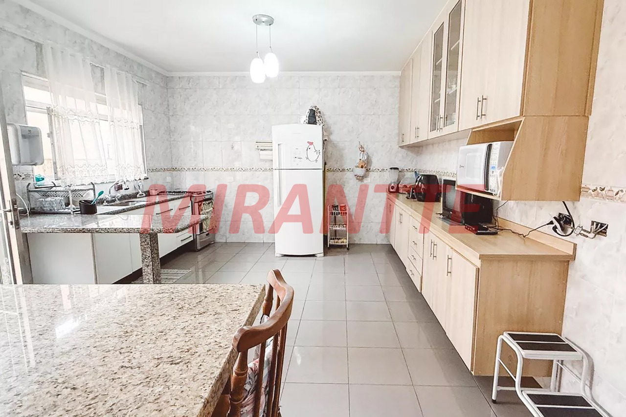 Sobrado de 230m² com 4 quartos em Imirim