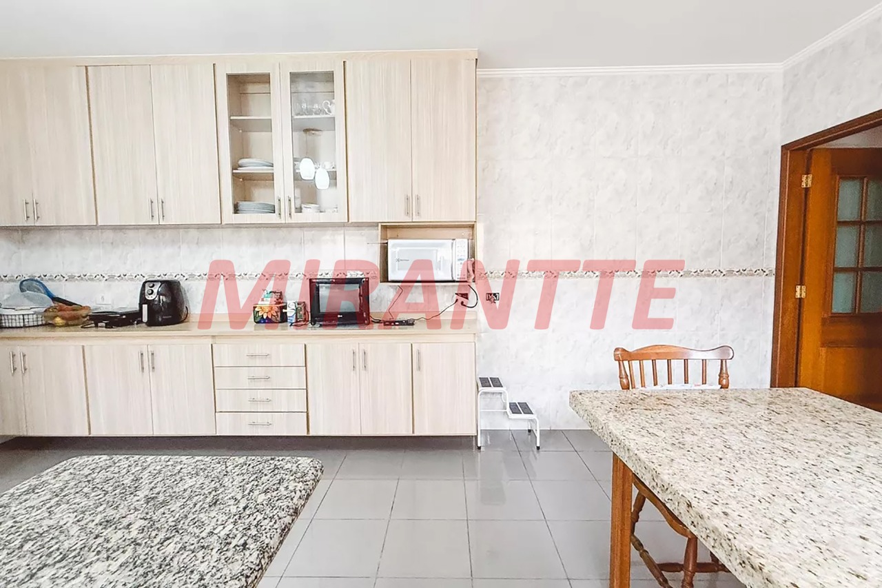 Sobrado de 230m² com 4 quartos em Imirim
